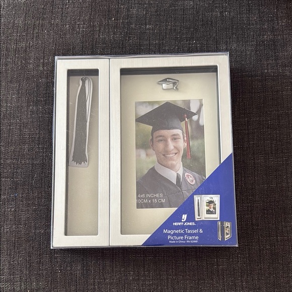 Herff Jones Magnetic Tassel & Picture Frame - Picture 1 of 2